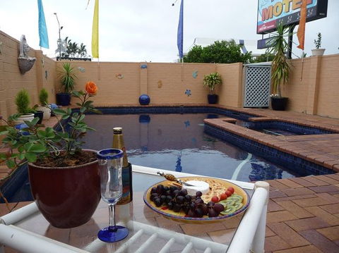 Blue Pelican Motel - Whitsundays Accommodation 2