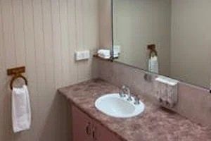 Outback Motel - Whitsundays Accommodation 5