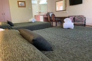 Outback Motel - Whitsundays Accommodation 8