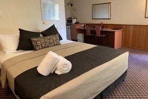 Outback Motel - Whitsundays Accommodation 11