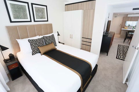 Alex Perry Hotel And Apartments - Whitsundays Accommodation 5