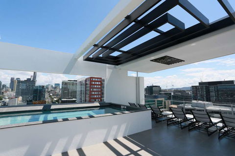 Alex Perry Hotel And Apartments - Whitsundays Accommodation 17