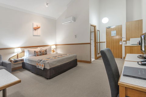 The Airport International Motel - Whitsundays Accommodation 4