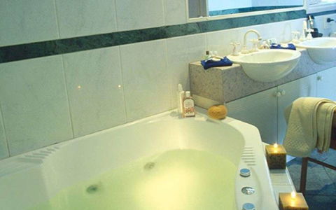 Best Western Plus The Tudor-Box Hill - Whitsundays Accommodation 12