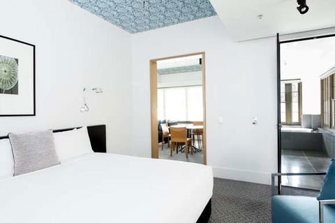 Peppers Gallery Hotel, Canberra - Whitsundays Accommodation 12