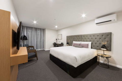 Avenue Hotel Canberra - Whitsundays Accommodation 2