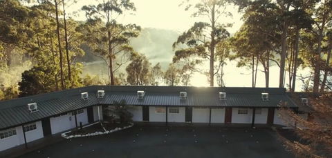 The Fox & Hounds Inn - Whitsundays Accommodation 0
