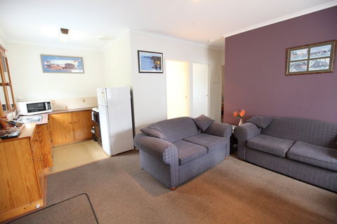 The Fox & Hounds Inn - Whitsundays Accommodation 1