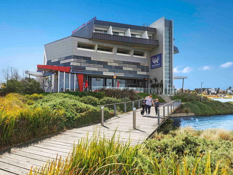 Mercure Melbourne Caroline Springs - Whitsundays Accommodation 1