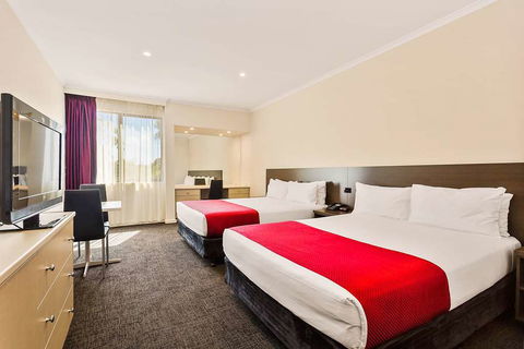 Quality Hotel Manor - Whitsundays Accommodation 2
