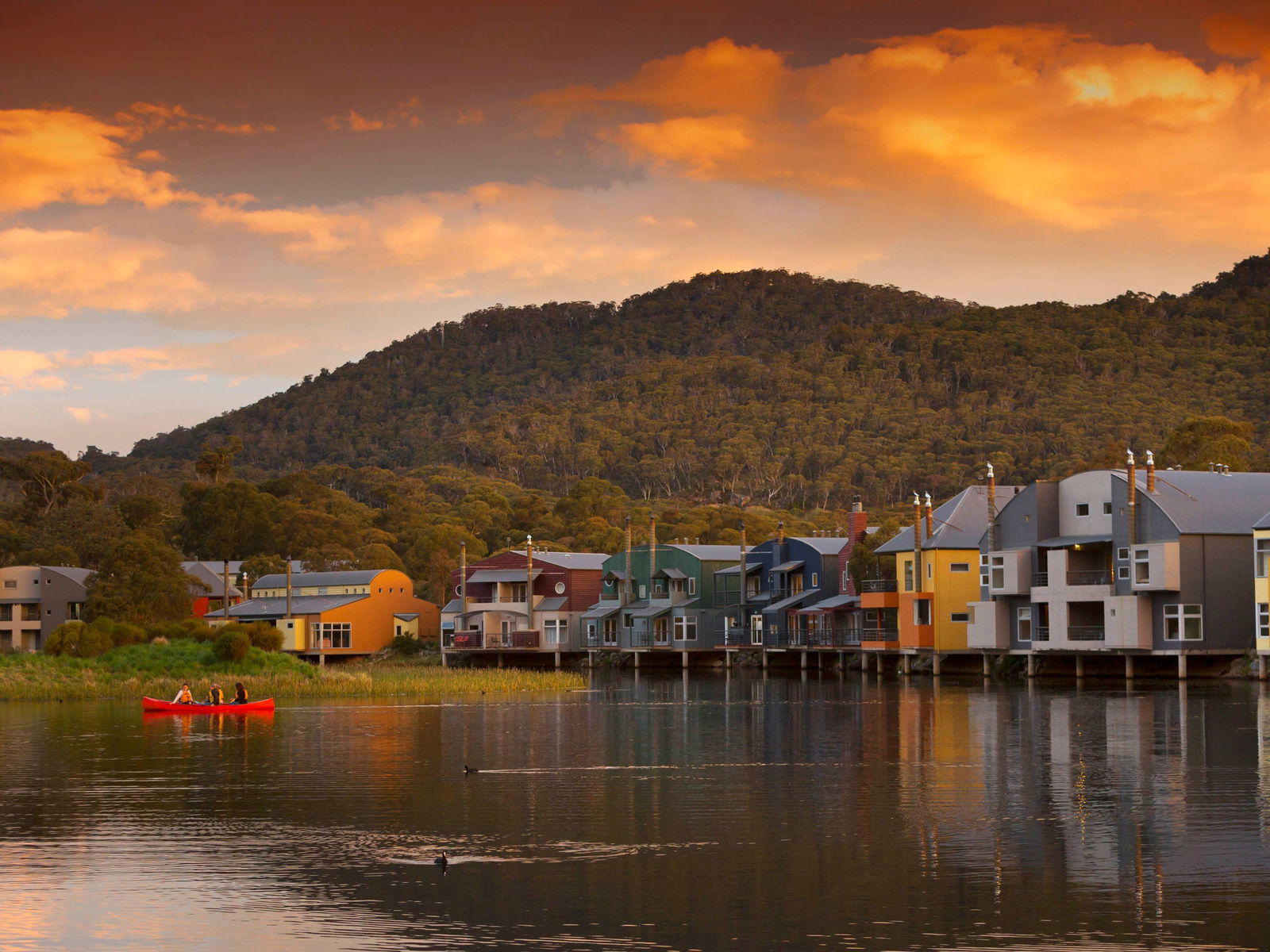 Eucumbene NSW Whitsundays Accommodation