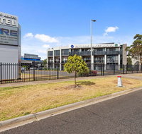 Quality Inn Taylors Lakes Motel - Whitsundays Accommodation