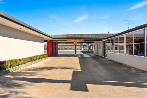 Econo Lodge Moree Spa Motor Inn - Whitsundays Accommodation 2