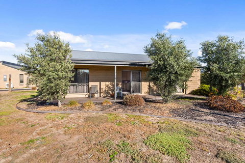 Quality Suites Point Cook Seasons 5 - Whitsundays Accommodation 2