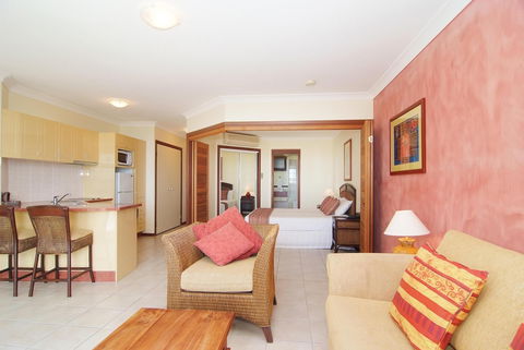 At Waters Edge Resort - Whitsundays Accommodation 2