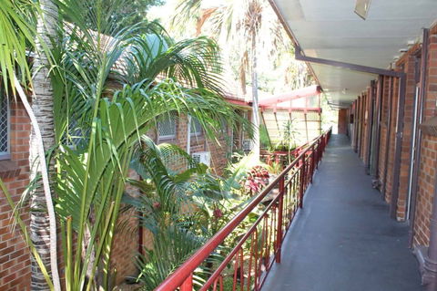 Flinders Motel - Whitsundays Accommodation 2