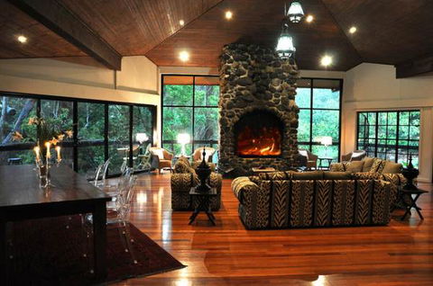 Escarpment Retreat - Whitsundays Accommodation 1