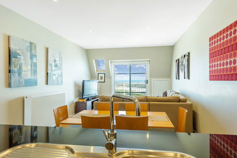 Deep Blue Hotel & Hot Springs - Whitsundays Accommodation 1