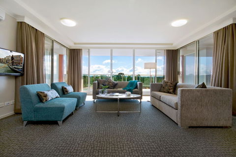 Pacific Suites Canberra - Whitsundays Accommodation 1
