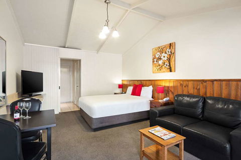 Quality Hotel Lakeside - Whitsundays Accommodation 5