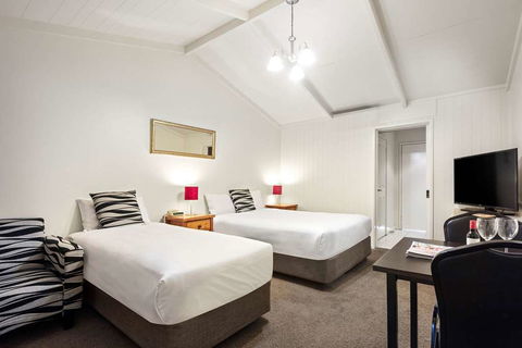 Quality Hotel Lakeside - Whitsundays Accommodation 6