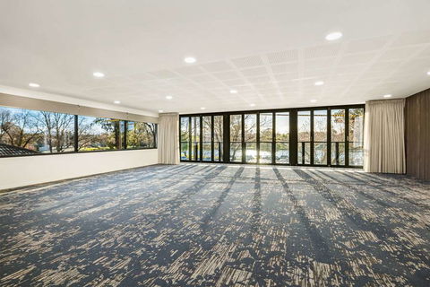 Quality Hotel Lakeside - Whitsundays Accommodation 9