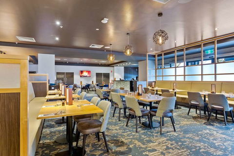 Quality Hotel Lakeside - Whitsundays Accommodation 11