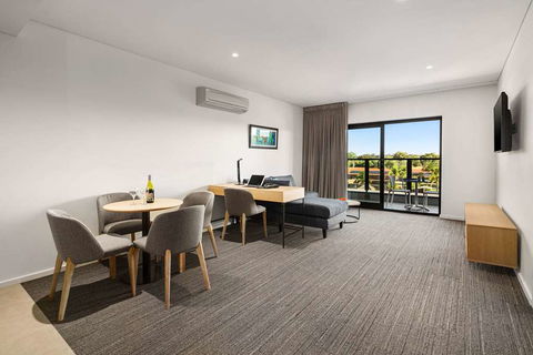 Quality Hotel Lakeside - Whitsundays Accommodation 15