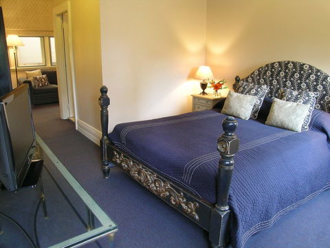 The Russell Hotel - Whitsundays Accommodation 1