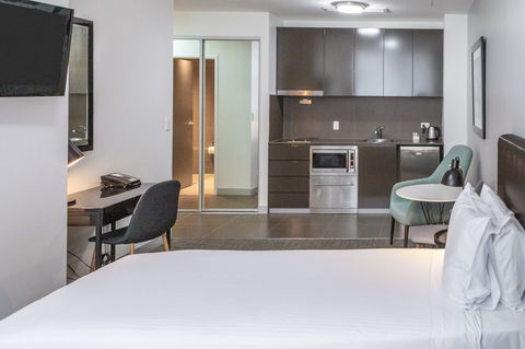 Holiday Inn & Stes Sydney Bondi Junction - Whitsundays Accommodation 2