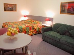 Princes Park Motor Inn - Whitsundays Accommodation 1