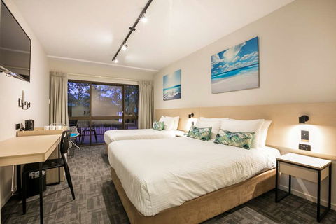 Kawana Waters Hotel By NightCap - Whitsundays Accommodation 2