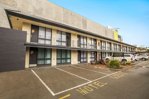 Matthew Flinders Hotel, A NightCap Hotel - Whitsundays Accommodation 1