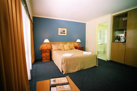 Mount Ommaney Hotel Apartments - Whitsundays Accommodation 2