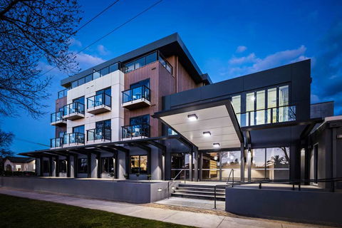 Quality Hotel Lakeside - Whitsundays Accommodation 0