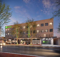 Holiday Inn Dandenong - Whitsundays Accommodation