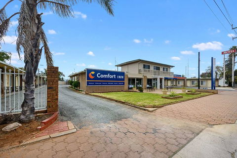 Comfort Inn Flinders on Main - Whitsundays Accommodation 0