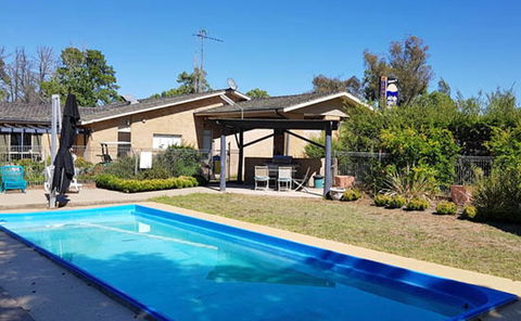 Amber Court Motor Inn - Whitsundays Accommodation 2