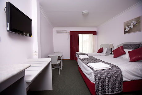 Hume Villa Motor Inn - Whitsundays Accommodation 1