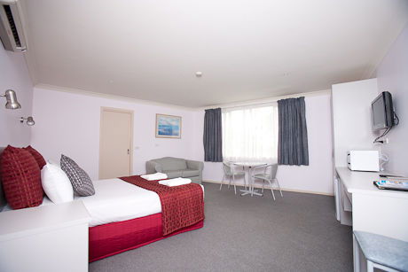 Hume Villa Motor Inn - Whitsundays Accommodation 2