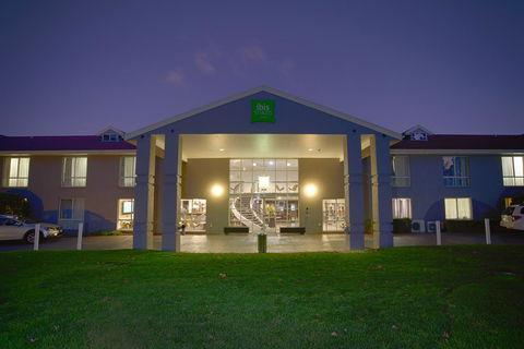 Ibis Styles Canberra - Whitsundays Accommodation 5