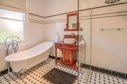 De Russie Boutique Hotel - Whitsundays Accommodation 2