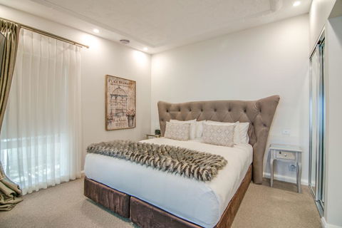 De Russie Boutique Hotel - Whitsundays Accommodation 8