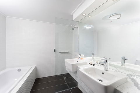 Rydges Canberra - Whitsundays Accommodation 36