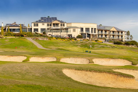 McCracken Country Club - Whitsundays Accommodation 0
