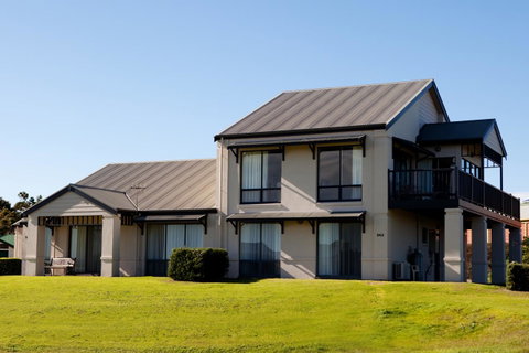 McCracken Country Club - Whitsundays Accommodation 3