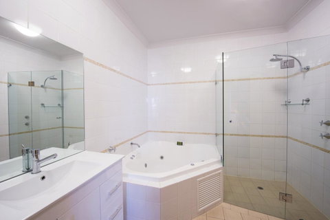McCracken Country Club - Whitsundays Accommodation 30