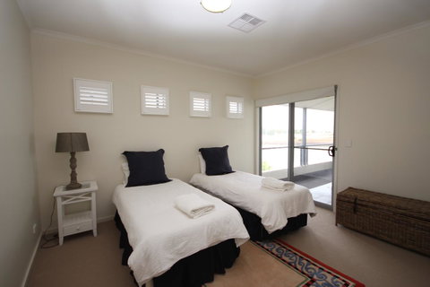 Wallaroo Marina Apartments - Whitsundays Accommodation 42