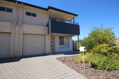 Wallaroo Marina Apartments - Whitsundays Accommodation 32
