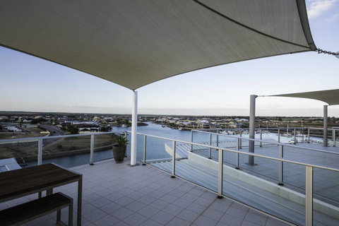 Wallaroo Marina Apartments - Whitsundays Accommodation 34